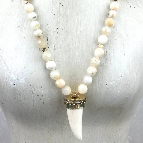 Faceted White Lace Agate Necklace (White Bust Display)