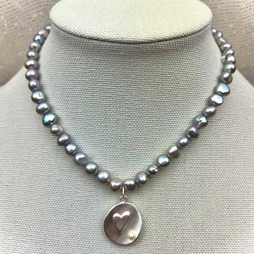 Pearl Heart Necklace Gray